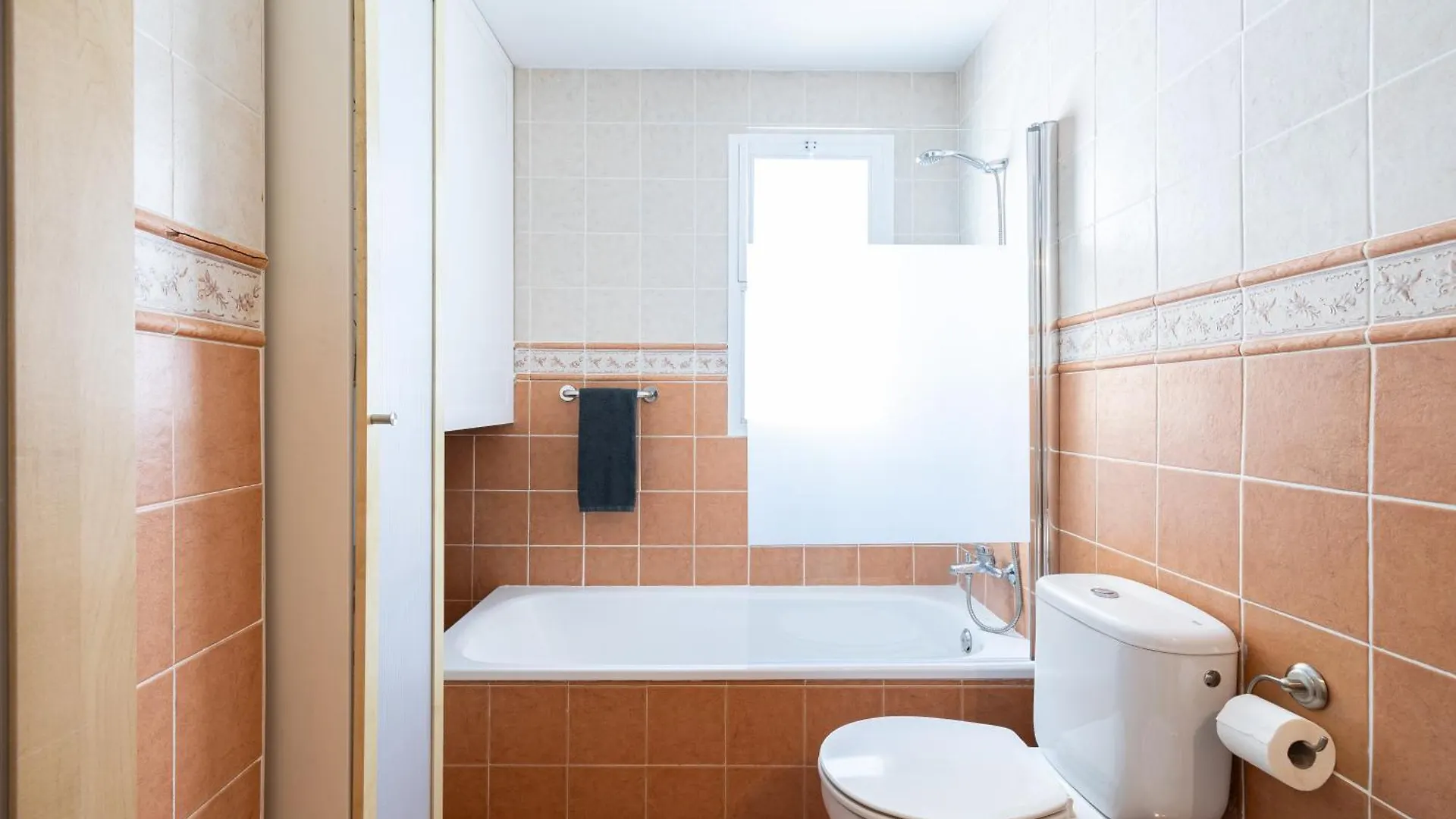 Holidays2Malaga Ancha Del Carmen Aacc, Lift, Wifi 0*, Malaga