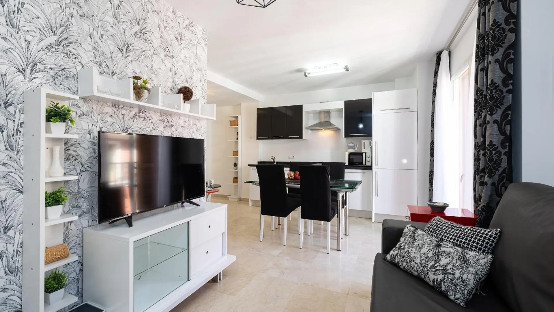 Holidays2Malaga Ancha Del Carmen Aacc, Lift, Wifi 0*, Malaga