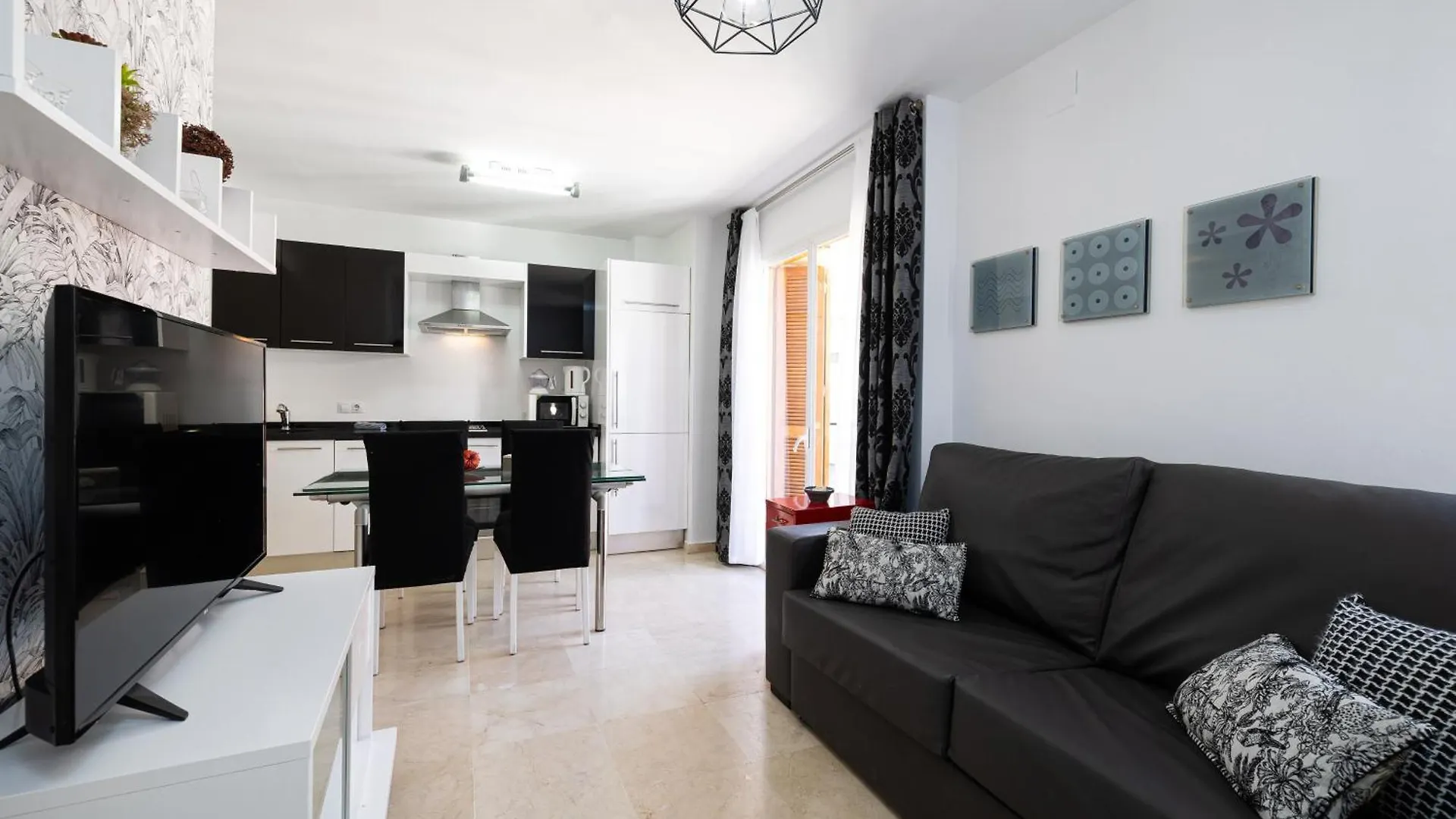 Holidays2Malaga Ancha Del Carmen Aacc, Lift, Wifi 0*, Malaga Spain